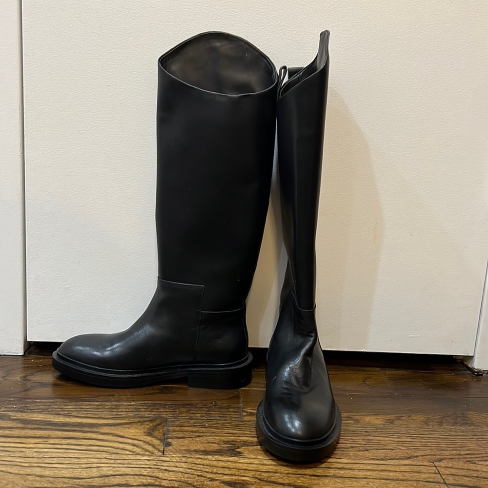 Black Knight Boots (Size 7)